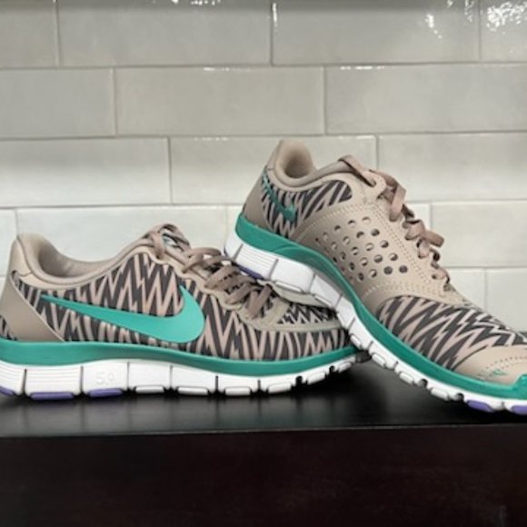 Nike Free 5.0 Turquoise Leopard Running Sneakers Size 9 Women - Picture 2 of 5